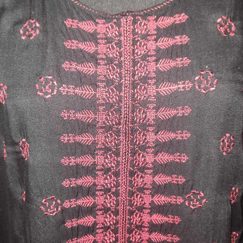 Nine West Vintage America Elegant Black Blouse with Pink Embroidery - Picture 5 of 6
